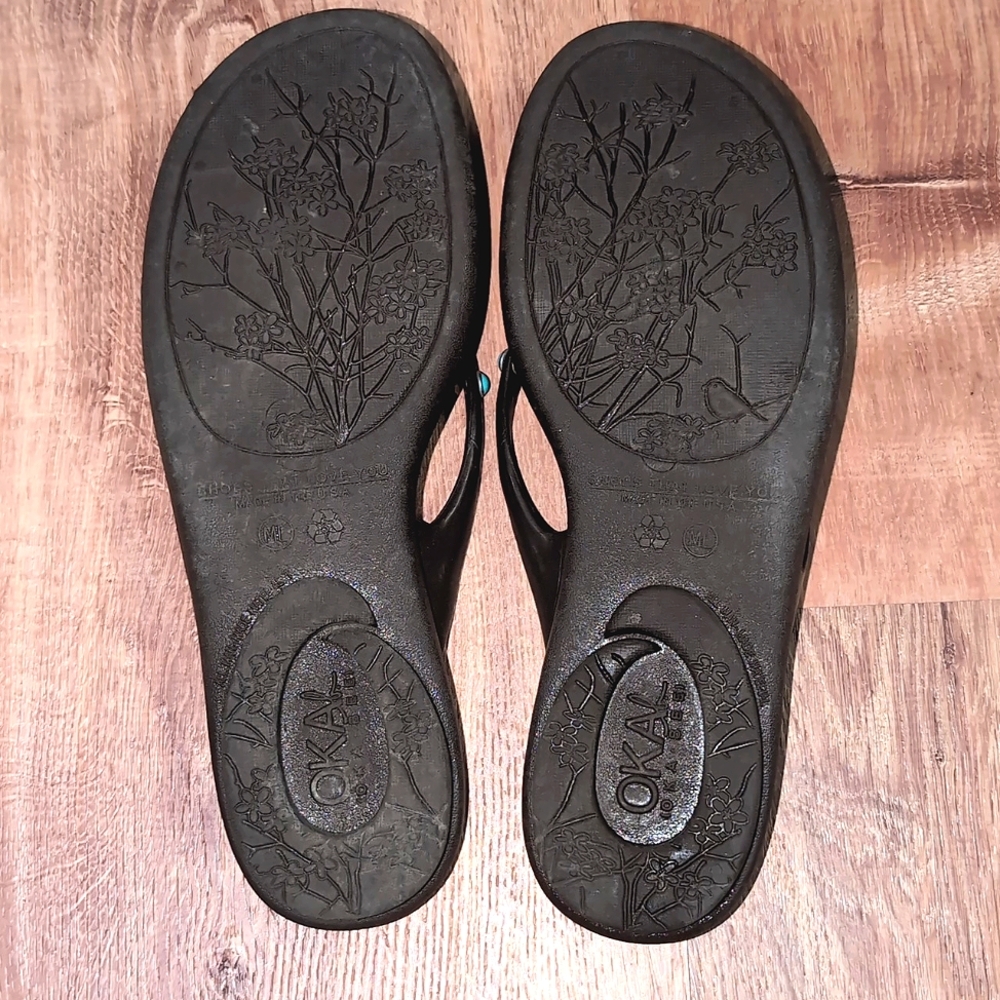Host Pick 😃 Women's Brown Sandals with Turquoise Accents - Picture 4 of 6
